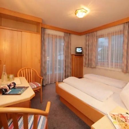 Pension Bergheil Kaprun Bagian luar foto