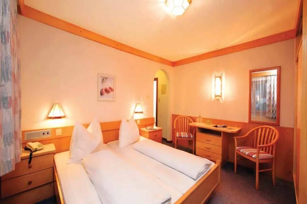 Pension Bergheil Kaprun Bagian luar foto