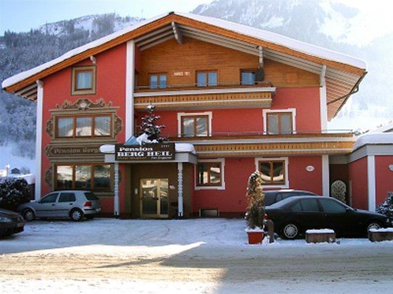 Pension Bergheil Kaprun Bagian luar foto